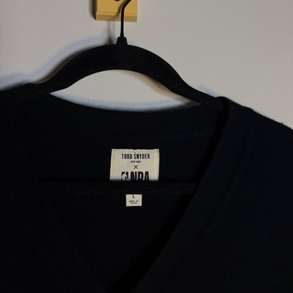 Todd Snyder x NBA Knicks Cashmere Cardigan - Picture 2 of 3